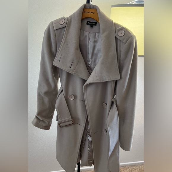 Bebe. Trench coat. Used. Size M. Grey with a hint of lilac color. - Picture 3 of 17